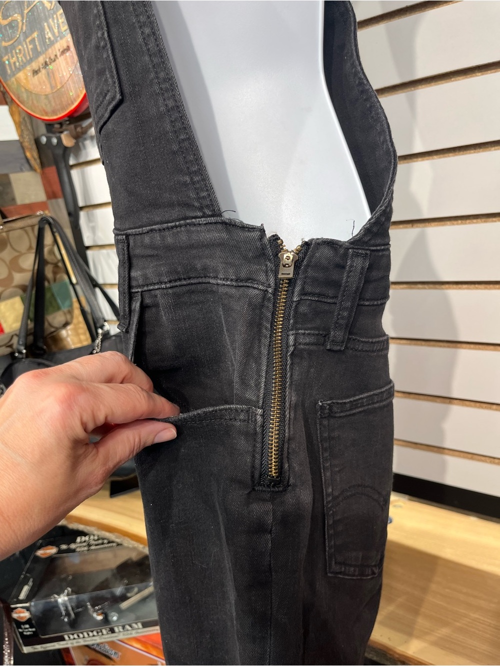 Levi’s black denim overalls size 30 - Picture 3 of 9